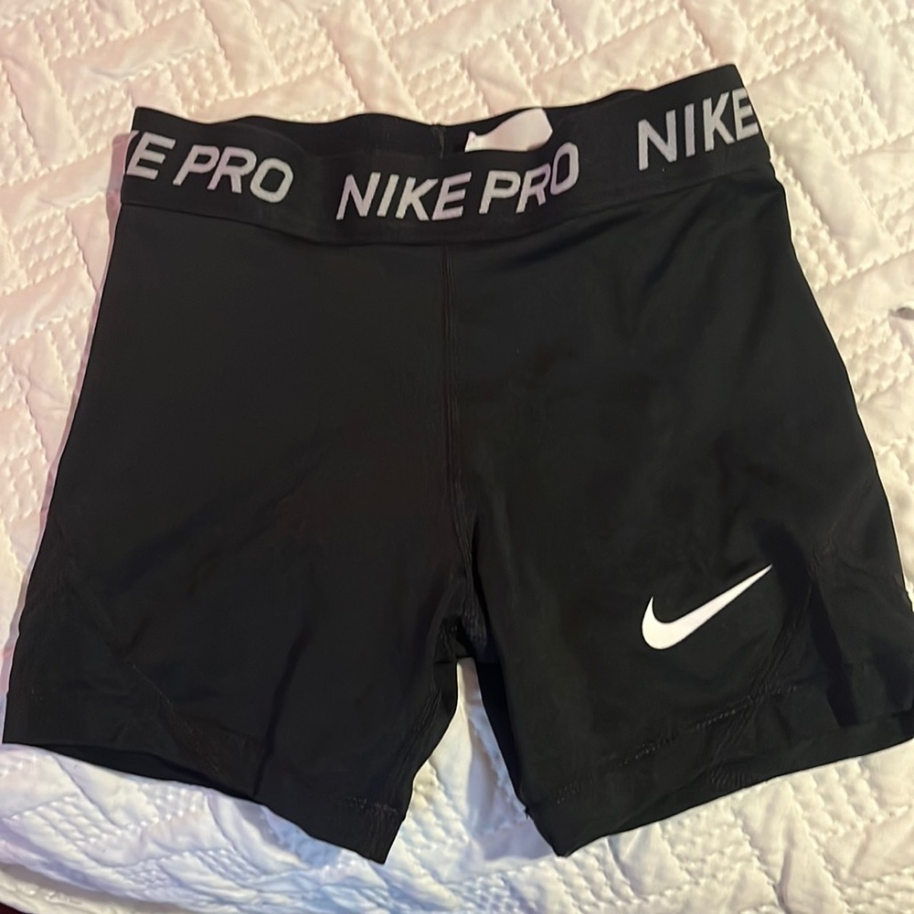 Girls Medium Nike Pro Shorts